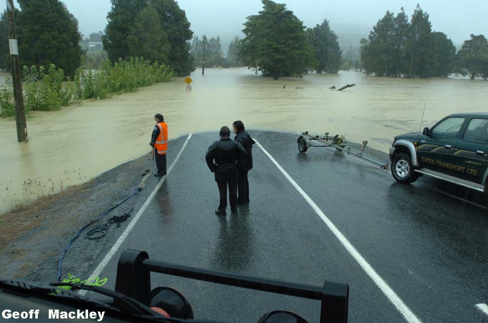 http://www.geoffmackley.com/archive/northlandflood29mar09.jpg